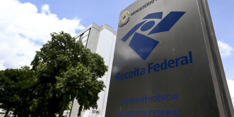 Receita paga hoje restituições de lote residual do IRPF de novembro