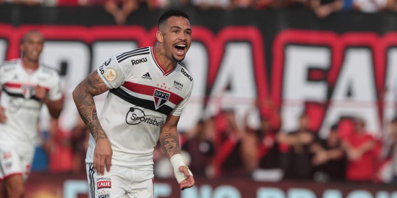 Diante do Atlético-GO, São Paulo volta a vencer no Brasileiro