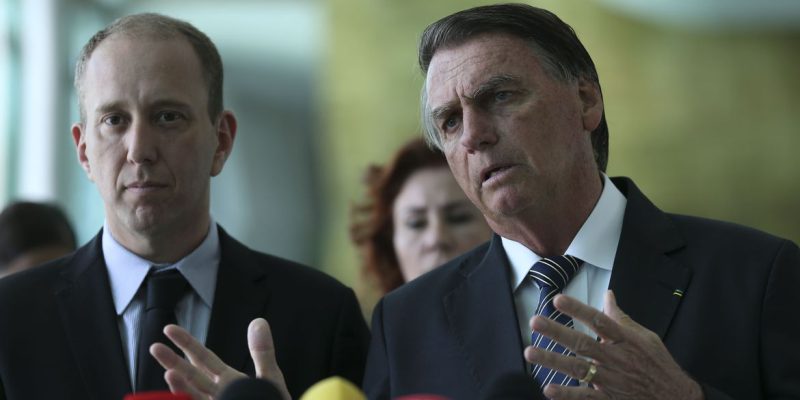 Prefeitos de Manaus e Sorocaba prestam apoio a Bolsonaro