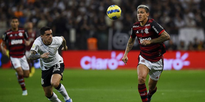 Flamengo e Corinthians buscam título da Copa do Brasil no Maracanã