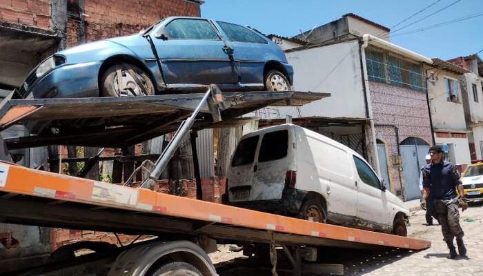 Em 2022, mais de 200 veículos abandonados foram identificados nas ruas de Vitória