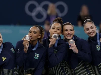 Equipe feminina conquista bronze na ginástica artística em Paris