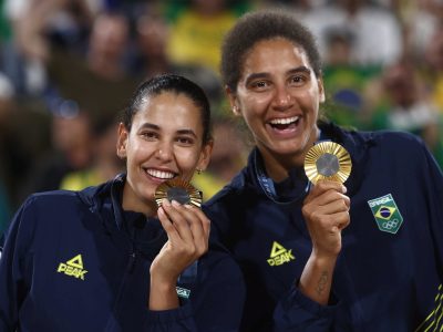 Dia de pódio completo: ouro no vôlei de praia, prata na canoagem e bronze no atletismo