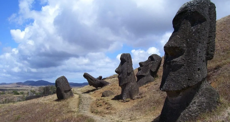 Análise genética refuta teoria de colapso intencional em Rapa Nui; compreenda