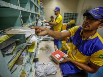 Correios anunciam concurso para 3.511 vagas com salários de até R$ 6,8 mil