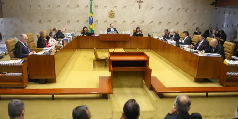 Maioria do STF vota por manter símbolos religiosos em órgãos públicos