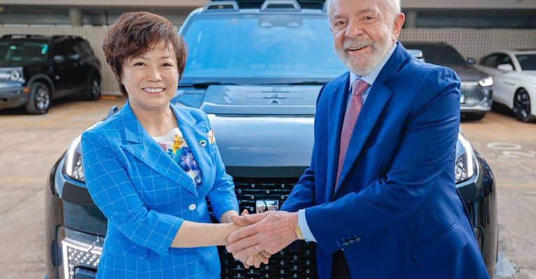 Presidente Lula recebe CEO da BYD nas Américas, Stella Li